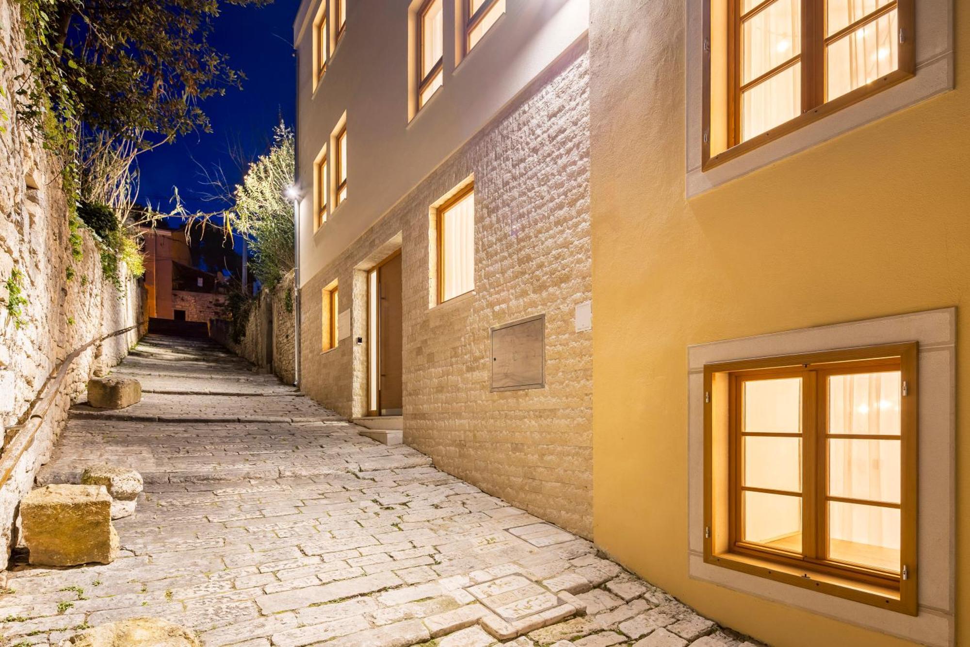Pula Residence Rooms And Apartments Old City Center Exterior photo