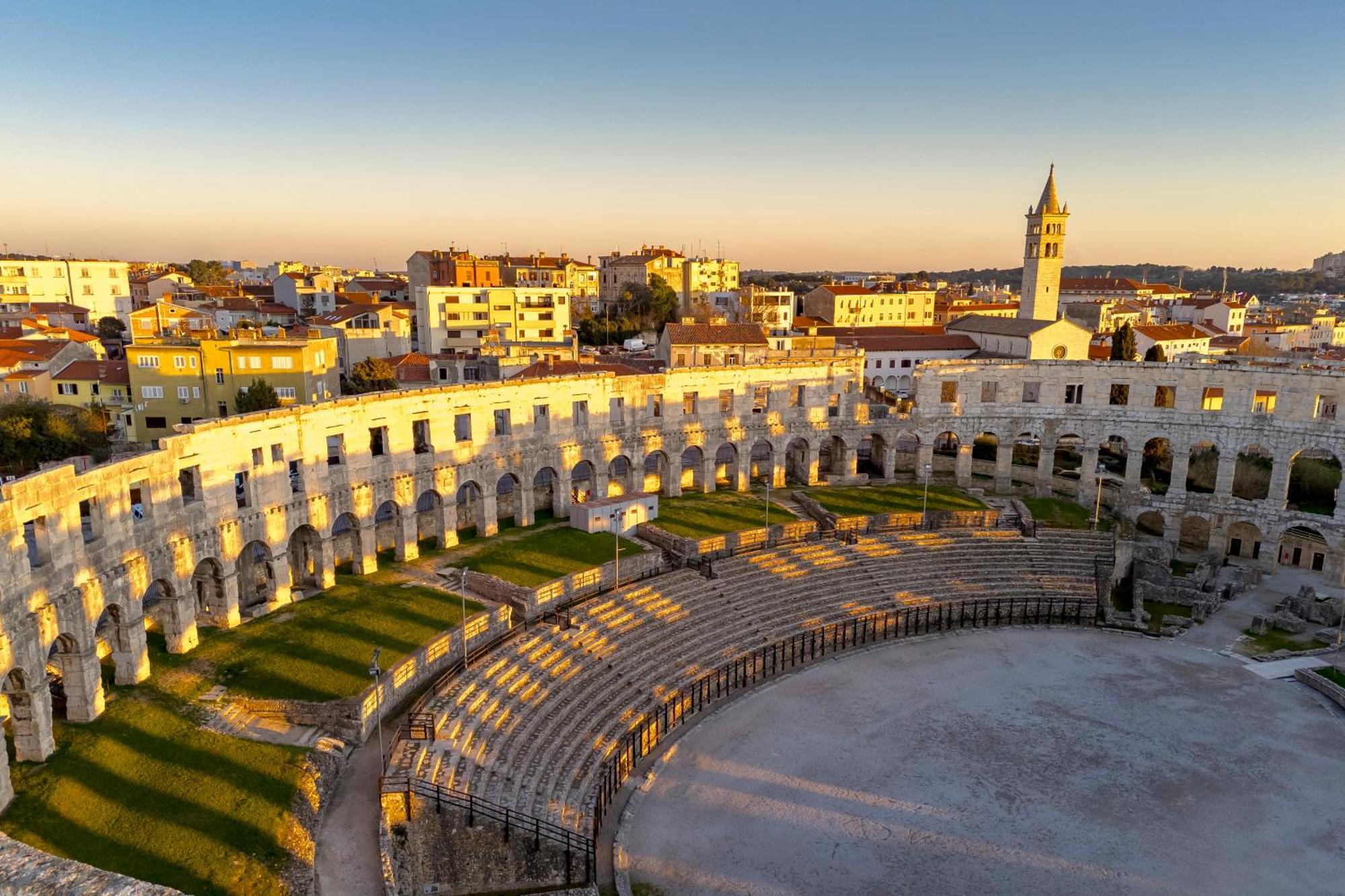 Pula Residence Rooms And Apartments Old City Center Exterior photo