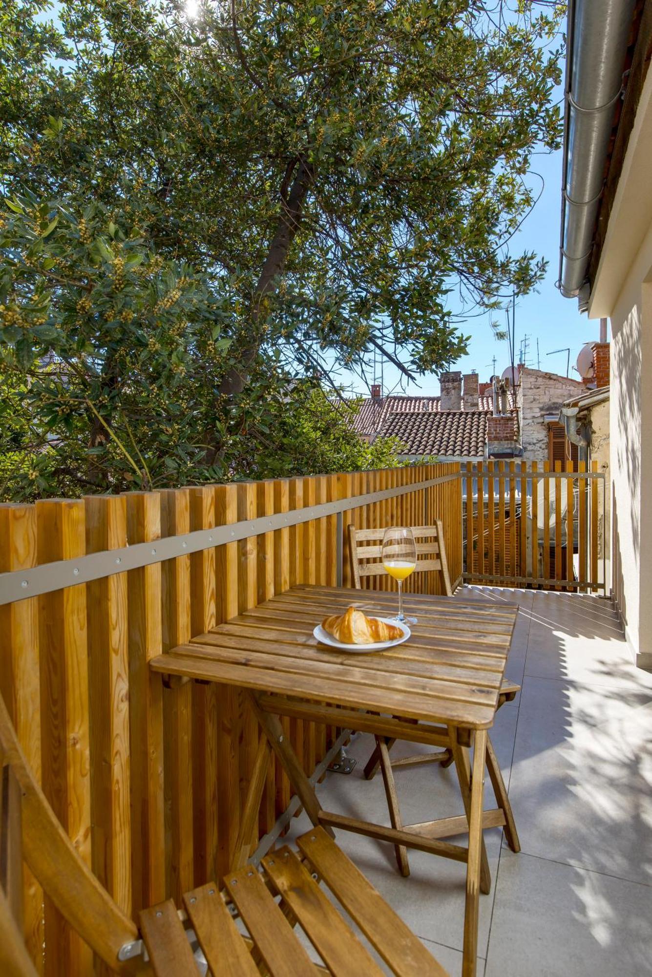 Pula Residence Rooms And Apartments Old City Center Exterior photo