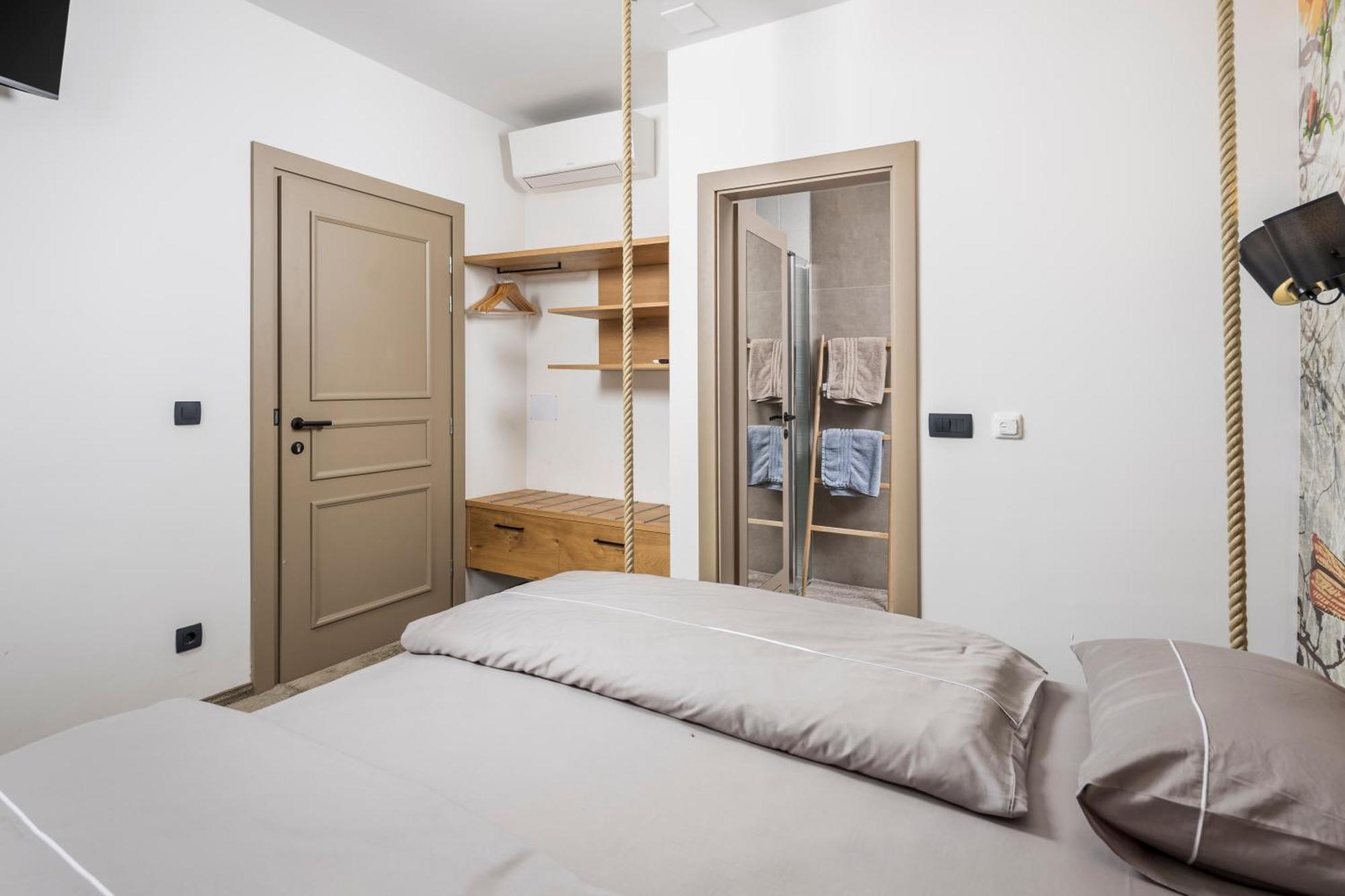 Pula Residence Rooms And Apartments Old City Center Exterior photo