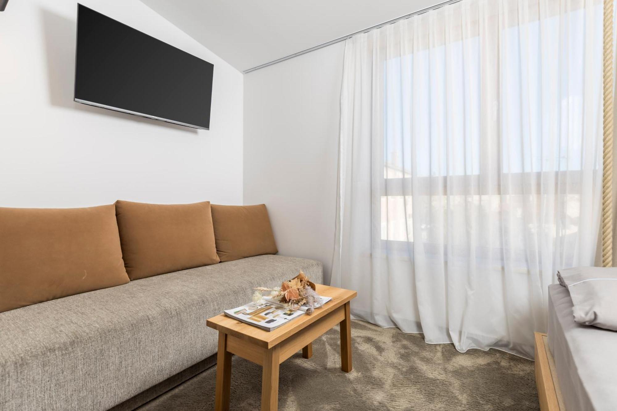 Pula Residence Rooms And Apartments Old City Center Exterior photo